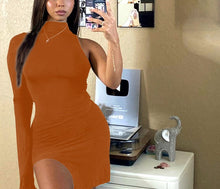 Carregar imagem no visualizador da galeria, One Shoulder Long Sleeve Split Slim Dress
