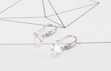 Carregar imagem no visualizador da galeria, Sterling silver diamond zircon earrings
